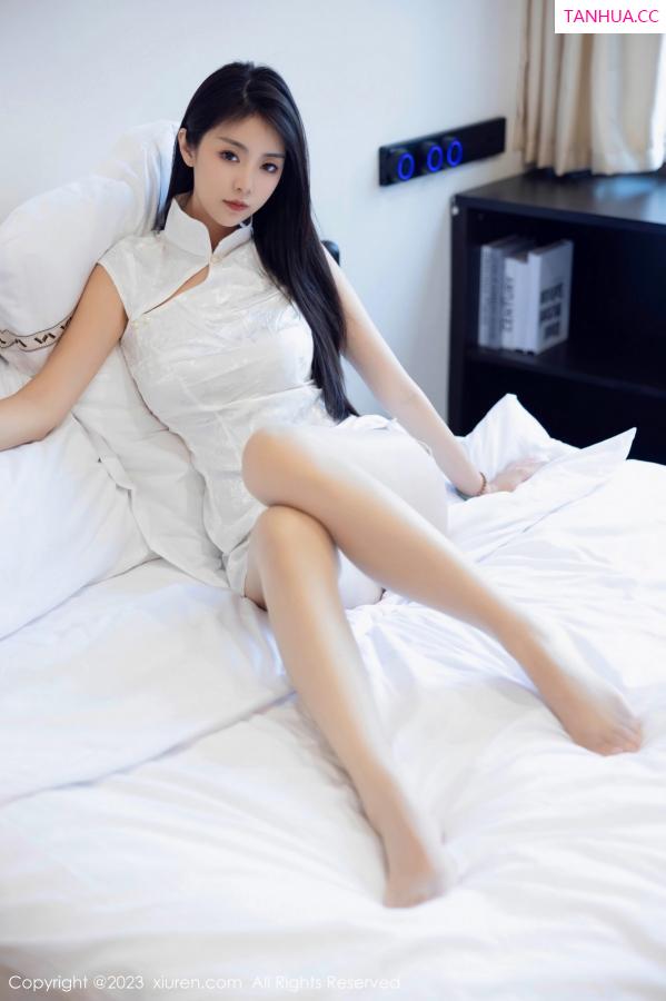 可乐Vicky  [XiuRen]高清写真图 2023.10.11 No.7493 可乐Vicky 美腿旗袍第48张图片